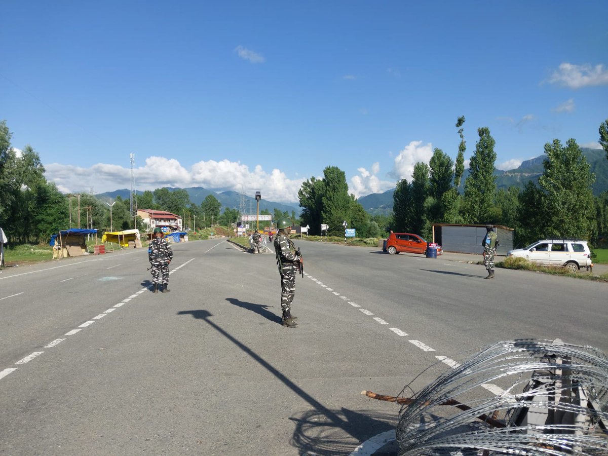 163bn's tweet photo. 163 Bn is provinding safe passage to pilgrims of shri amarnath ji yatra in Gateway of Kashmir in NH 44 and pilgrims feeling safe in Kashmir valley .
@KOSCRPF https://t.co/oa2trPaoyL