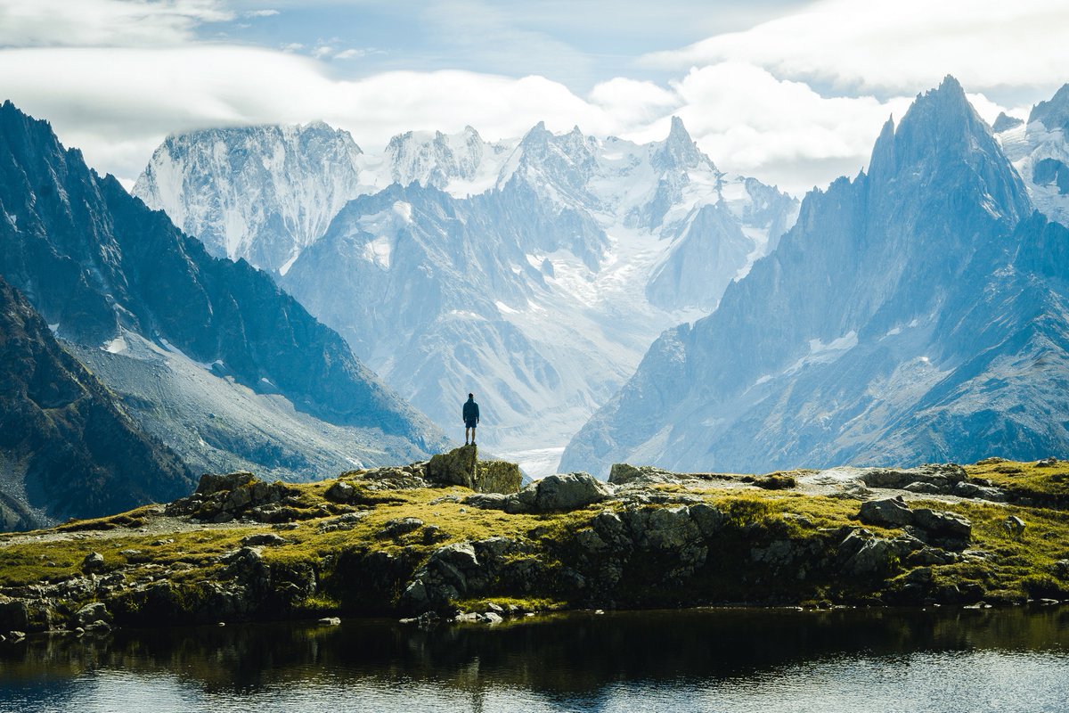 lonelyplanetfr's tweet photo. 🐾 Partir en #vacances sans produire d’empreinte carbone ? C’est possible grâce aux #microaventures ! On vous donne 6 idées sympas à tester dans les #Alpes pour profiter d’#expériences inoubliables au plus près de la #nature…🏔️

➡️ https://t.co/mUhNmqbsef

#France #ecologie https://t.co/5y1RHvSp3r
