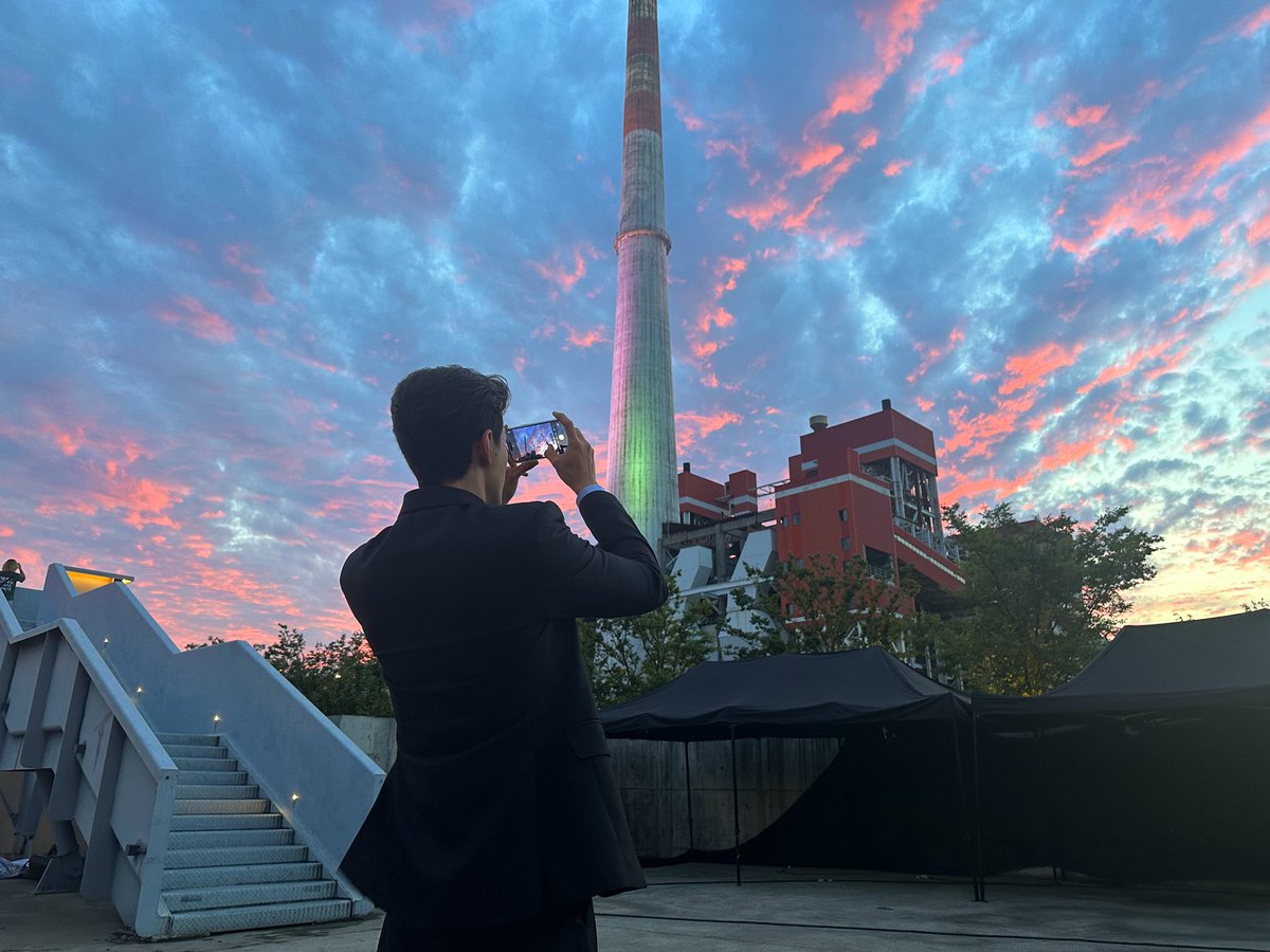 5237xingxulandi's tweet photo. Xingxu and his staff updated: ⛈️🌅 after the rainstorm #ChenXingxu'sWorldofLightandShadow#

#lilandi #chenxingxu #thestarrylove #星隕凝結成糖果 #星落凝成糖 #少典有琴 #辣目 #沒有情 #聞人 #离光夜昙 #牛迪超话 #牛迪 #NiuDi #星影不李 #尽头耶和 #李兰迪 #陈星旭 
#陈星旭李兰迪 https://t.co/m1CBAm2oph