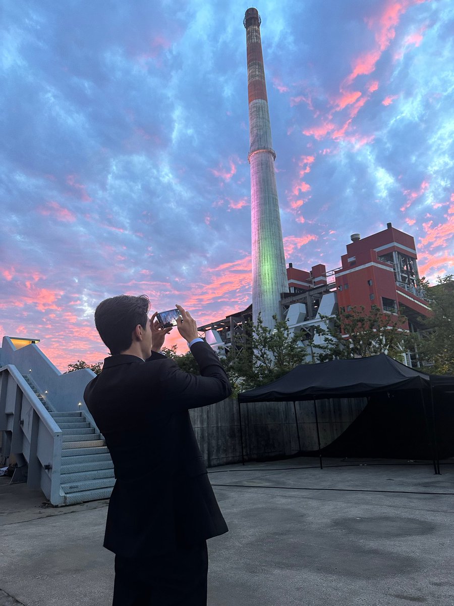 5237xingxulandi's tweet photo. Xingxu and his staff updated: ⛈️🌅 after the rainstorm #ChenXingxu'sWorldofLightandShadow#

#lilandi #chenxingxu #thestarrylove #星隕凝結成糖果 #星落凝成糖 #少典有琴 #辣目 #沒有情 #聞人 #离光夜昙 #牛迪超话 #牛迪 #NiuDi #星影不李 #尽头耶和 #李兰迪 #陈星旭 
#陈星旭李兰迪 https://t.co/m1CBAm2oph