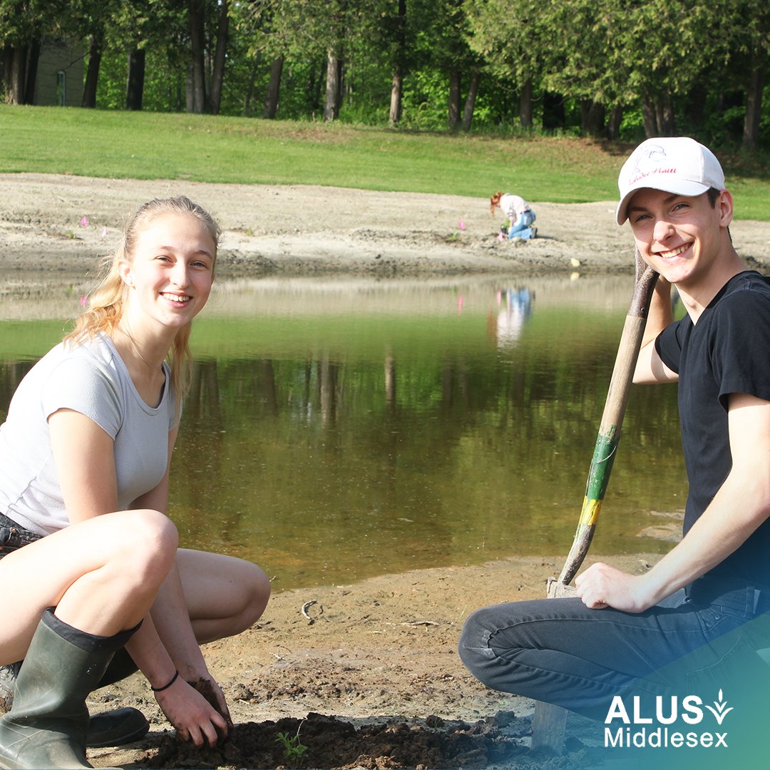 ALUSMiddlesex's tweet photo. 🌱 Planting the Seeds of Change! 🌍

We're thrilled to share this incredible moment when students from Strathroy District Collegiate Institute came together to create a thriving wetland ecosystem on marginal farmland right here in Middlesex County! https://t.co/TQYmBgV1VL