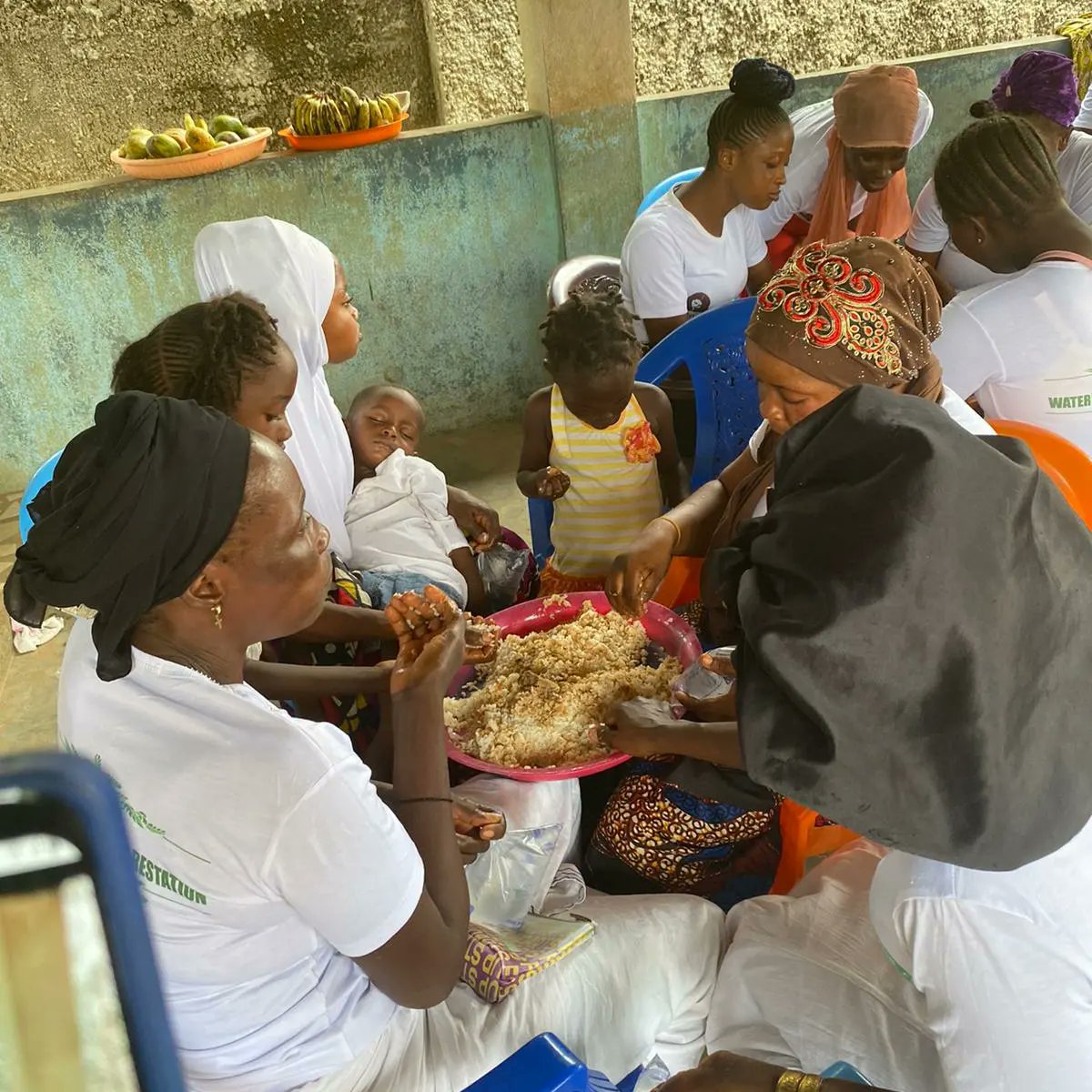 FFF_SierraLeone's tweet photo. #Women are one of the gender when it comes to inclusion!
#empower them to be at the Frontline on climate action!
#treeplantingproject
#UnitedinAction 
#ClimateAction 
@ExtinctionR 
@hawanatu_brima 
@RoselineIsata 
@Fridays4future 
@Amnah567 https://t.co/PsuVdZaGiR