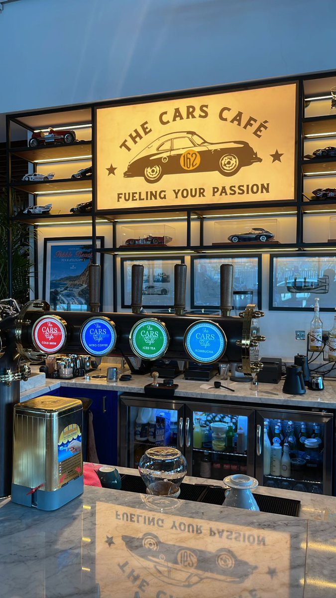 عجيبة قدرة الإنسان في إستخدام كل غبائه ليصدق أمله الكذاب،رغم العلامات اللي اوضح من الشمس، عجيب انه يُجمل السيئات ليواصل ركضه خلف سرابًا ظنه أجمل احلامه عجيب كيف يهمش كل إحساس يخبره بالعكس فقط لكي لايصدُق، وبعدها يظن ماحصل مفاجأة صادمة، الإشارات كانت واضحة لكنك انغمست لحد العمى❗️