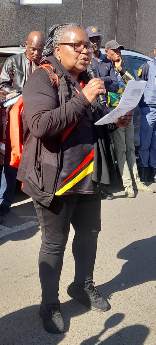 _cosatu's tweet photo. Countdown...Workers under Cosatu have given employers fourteen days to respond to the demands of workers #NoToHighInterestRates #NoToUnemployment #NoToCorruption #NoToCrime #NoToAttacksonCollectiveBargaining @Newzroom405 https://t.co/g0Q5QeZlI7