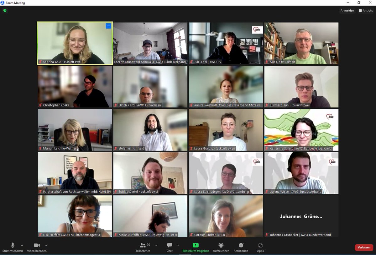Daten &amp; KI werden uns immer stärker prägen. Deshalb arbeiten heute 20 Expert*innen der AWO im #awodigital Zukunftsworkshop an der Frage, wie wir in der digitalen Zukunft noch besser für unsere Zielgruppen da sein können. Was wir bisher erarbeitet haben: digital.awo.org/wp-content/upl…