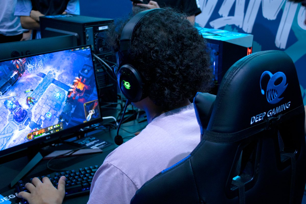 DeepGaming_ES's tweet photo. 😈DeepGaming tiene todo lo que tu set up necesita, descubre nuestra gama de mobiliario y periféricos y déjate sorprender por nuestros productos más destacados.

Empieza a jugar como un pro.

#gamingsetup #gamer #setup #pcgaming #auriculares #sillagaming #dreamhack #dhvlc https://t.co/xODz93VQnx
