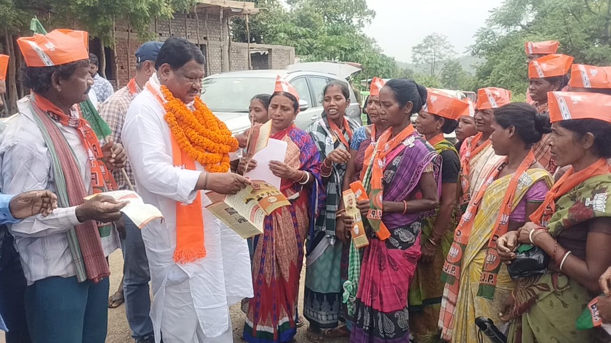 jualoram's tweet photo. As part of the #MahaJanSamparkAbhiyan, attended Jana Sabha at Budham GP of  Rajgangpur Assembly Constituency enlightening people about the remarkable 9-year achievements of the Modi Government.
#9YearsOfModiGovernment #9YearsOfSeva #NarendraModi #9yearsofGaribkalyan https://t.co/xXuNg4w9UX
