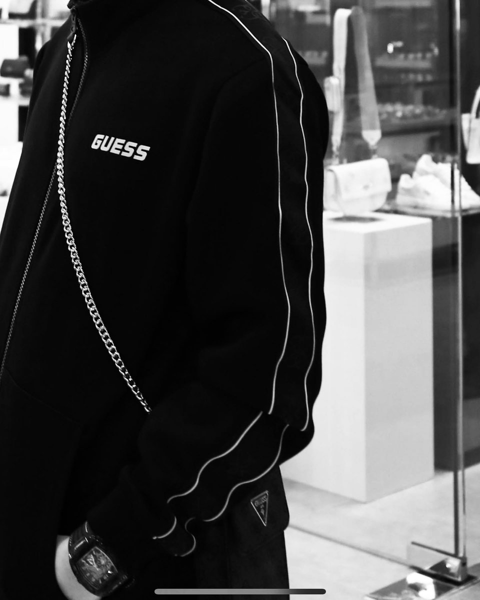 bbasjtr_family's tweet image. [IG​ bbasjtr]​
พบกับ GUESS Accessories สาขาใหม่ พร้อมจัดเต็มกับ New Collection กระเป๋า นาฬิกา และเครื่องประดับ ดีไซน์สุดเฉี่ยวถูกใจสายแฟตัวท็อปแน่นอน! 

ชั้น 1 Central Westgate 

#guessthailand #loveguessthailand
Bas​ Suradet
@basjtr
#บาสเด็กอ้วนที่แท้จริง
#bbasjtr