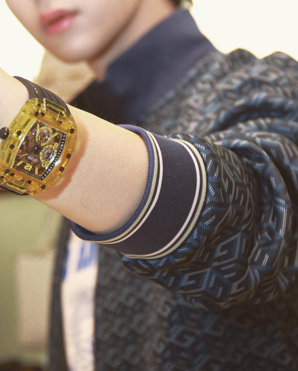 bbasjtr_family's tweet image. [IG​ bbasjtr]​
พบกับ GUESS Accessories สาขาใหม่ พร้อมจัดเต็มกับ New Collection กระเป๋า นาฬิกา และเครื่องประดับ ดีไซน์สุดเฉี่ยวถูกใจสายแฟตัวท็อปแน่นอน! 

ชั้น 1 Central Westgate 

#guessthailand #loveguessthailand
Bas​ Suradet
@basjtr
#บาสเด็กอ้วนที่แท้จริง
#bbasjtr