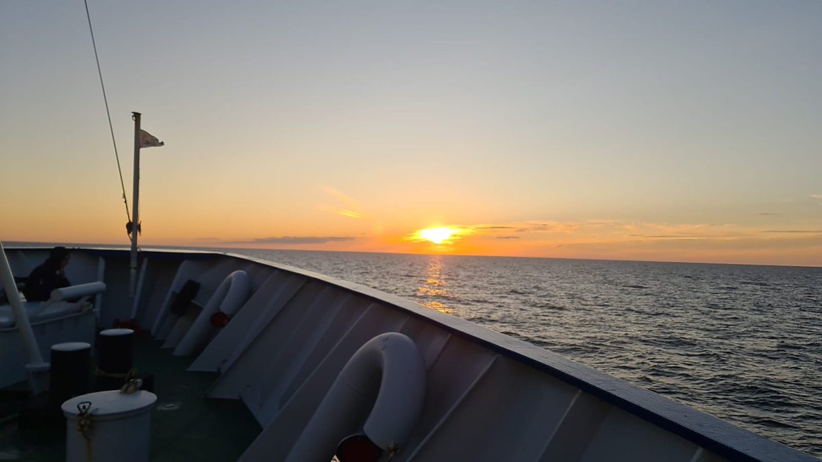NESSCresearch's tweet photo. Samples on deck! The expedition of @Radboud_Uni &amp; @UUEarthSciences researchers has reached the Bothnian Sea - and a sampling frenzy has begun. 

What samples have they collected? And why are many dressed as if winter has arrived? 

Read here: https://t.co/bWxxN2iekS https://t.co/7pRL3Z5Tah