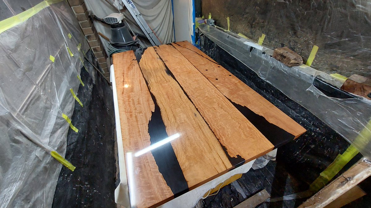 toddthepainter's tweet photo. Finished product.
From a retaining wall to dining table
 #ResinTable https://t.co/h2bPSfFI7r
