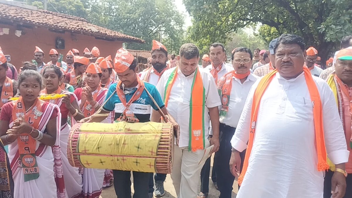 jualoram's tweet photo. As part of the #MahaJanSamparkAbhiyan, attended Jana Sabha at Budham GP of  Rajgangpur Assembly Constituency enlightening people about the remarkable 9-year achievements of the Modi Government.
#9YearsOfModiGovernment #9YearsOfSeva #NarendraModi #9yearsofGaribkalyan https://t.co/xXuNg4w9UX