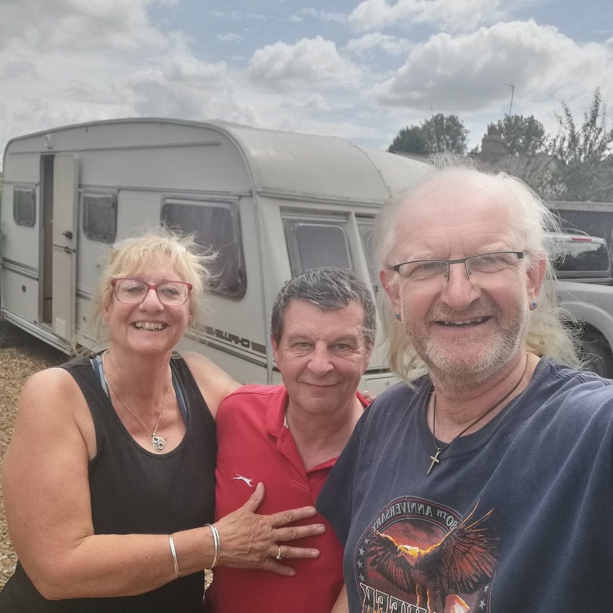 TheEnglishCarav's tweet photo. Lovely to see you today Richard  with Joan your Swift Challenger caravan. You are made of tough stuff, we knew you would kick the b#@ch cancer's arse!

Looking forward to hearing all about your caravan adventures. Lots of caravan love always. ❤️❤️❤️
 #cancerwarrior #kickcancerass https://t.co/iBnwGu4O9C