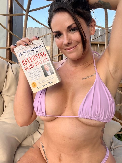 My second book for #75hard 

Open your heart ❤️ https://t.co/ZGjchFIamQ