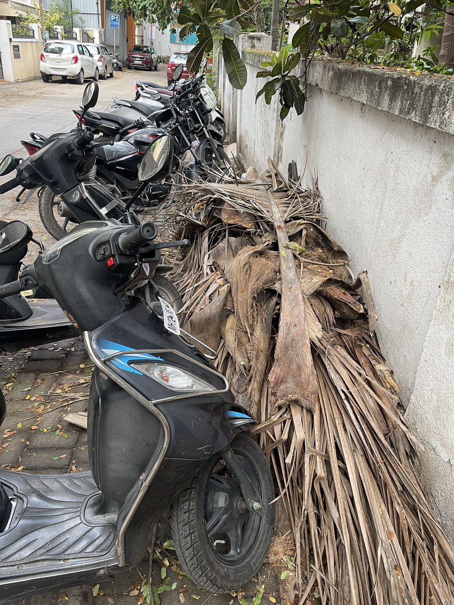 RakeshUmarani's tweet photo. Odour, insects. Hindrance to the P1 P2 parking as well. Please look into this. Location- Bhonde Colony, Erandwane 
@PMCPune https://t.co/T7o4G7Qzo0