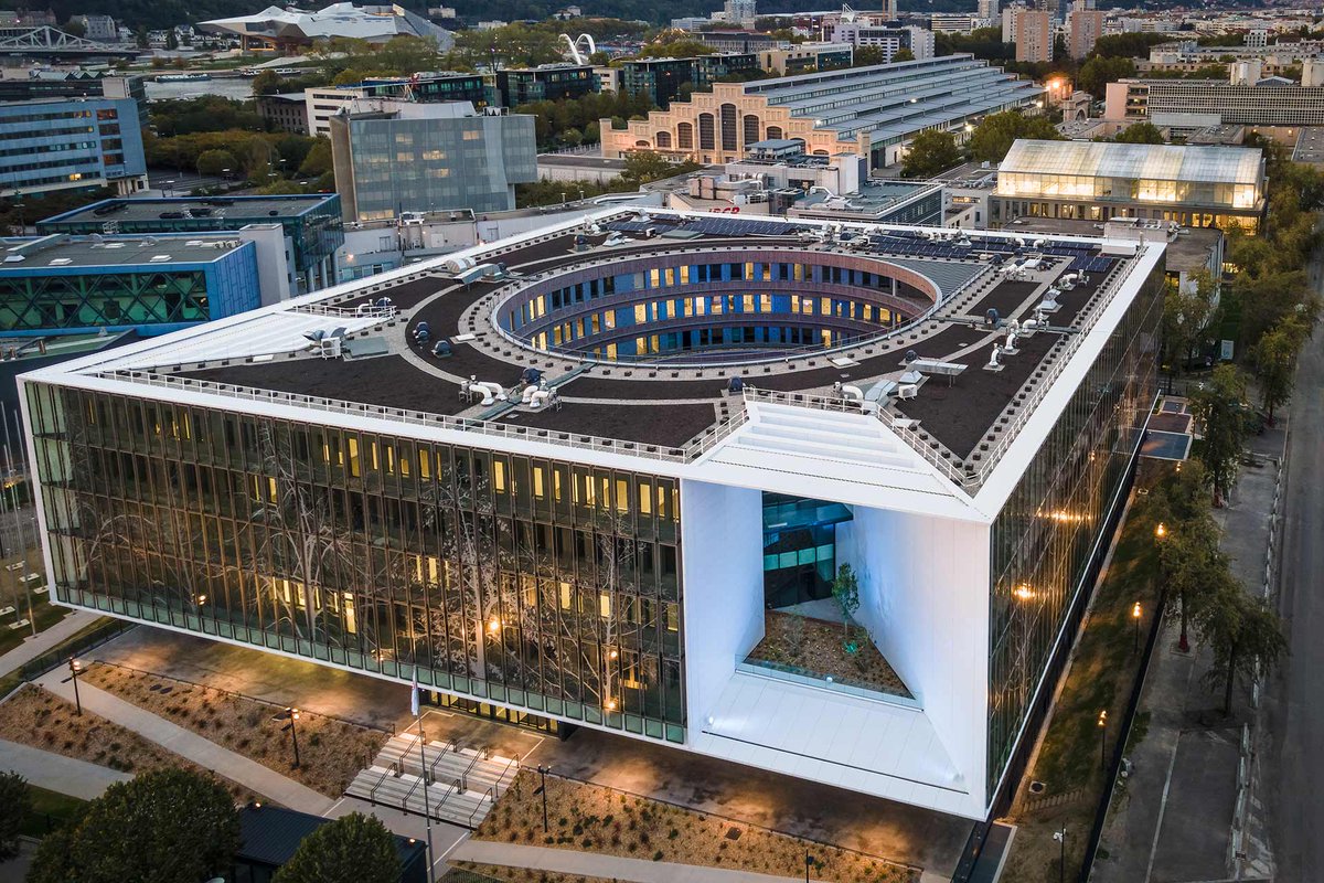 Retour sur l’ouverture, au cœur du Biodistrict #Lyon-Gerland du Nouveau Centre, un bâtiment d’exception au service de la recherche internationale sur le #cancer.

👉 bit.ly/44B9rdV