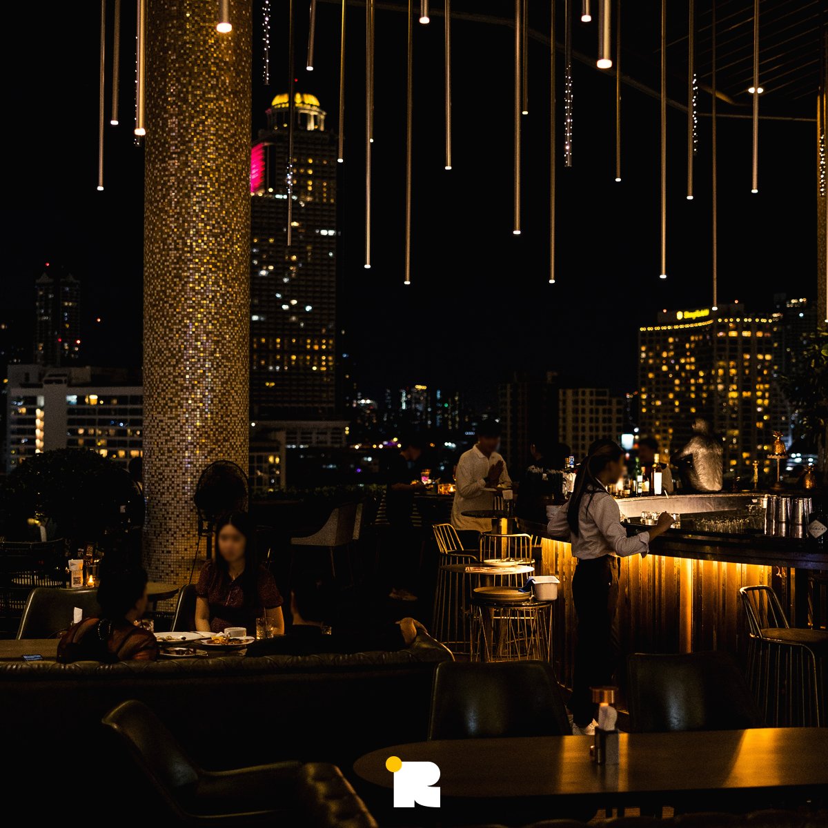 Routeenco's tweet photo. พูดถึงร้านอาหารในโซน Terrace ของ Iconsiam ระเบียงเอาท์ดอร์ที่มองเห็นแม่น้ำเจ้าพระยากว้าง ๆ ต้องนึกถึง ชื่อ #Fallabella กันบ้างแหละ ด้วยบรรยากาศที่ดี ไวบ์แบบ #รูฟท็อป 🌃 แต่มีอาหารหลากหลายแนวพร้อมเสิร์ฟ ทำให้ที่นี่ดึงดูดคนได้ทั้งชาวต่างชาติและคนไทยอย่างเรา 👀 https://t.co/WkRSl4IgEf