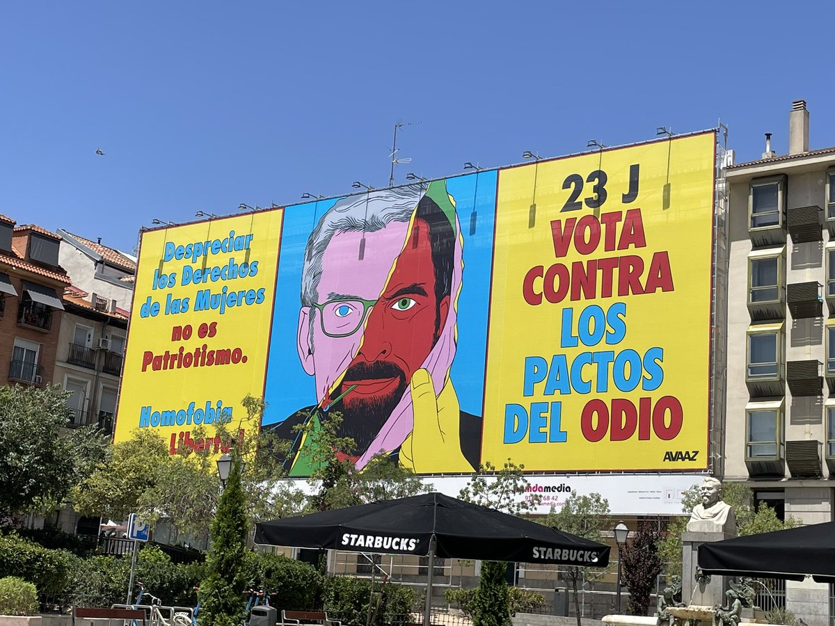 Plaza Pedro Zerolo, en pleno Chueca, ahora mismo.