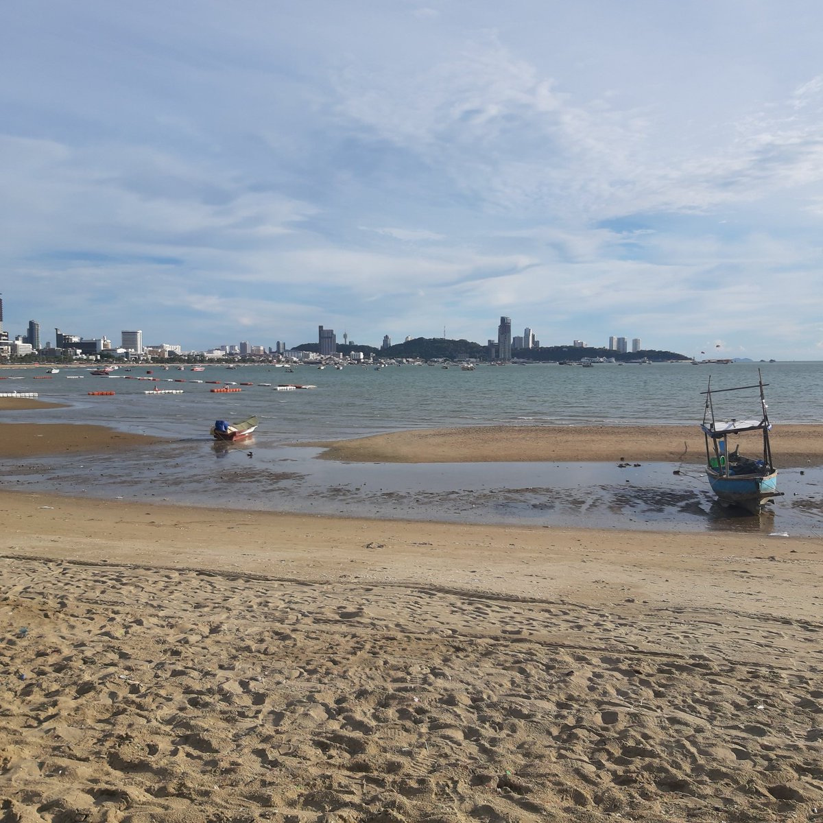 pramul18's tweet photo. I like  the beach 
#pattaya beach 
#beach of Thailand https://t.co/It1OZHM1jQ