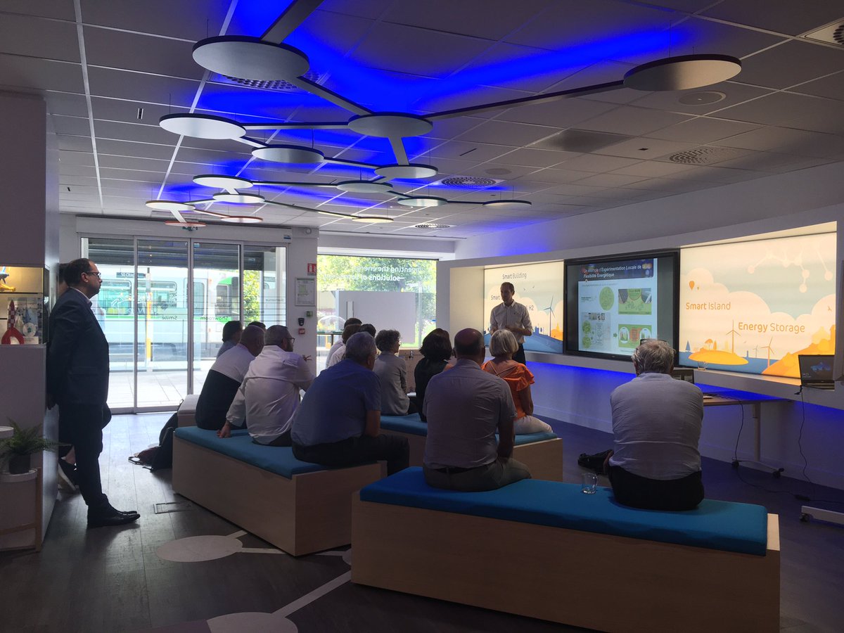[Délégation]

La Mission Interministérielle « Territoires Connectés » découvre cet après-midi le Showroom <a href="/SmileSmartGrids/">SMILE smart grids</a> de #Nantes, les thématiques du réseau ainsi qu’un échantillon de solutions proposées par <a href="/enedis_pdl/">Enedis en Pays de la Loire</a>, Biyotee  et @ATYS_concept.