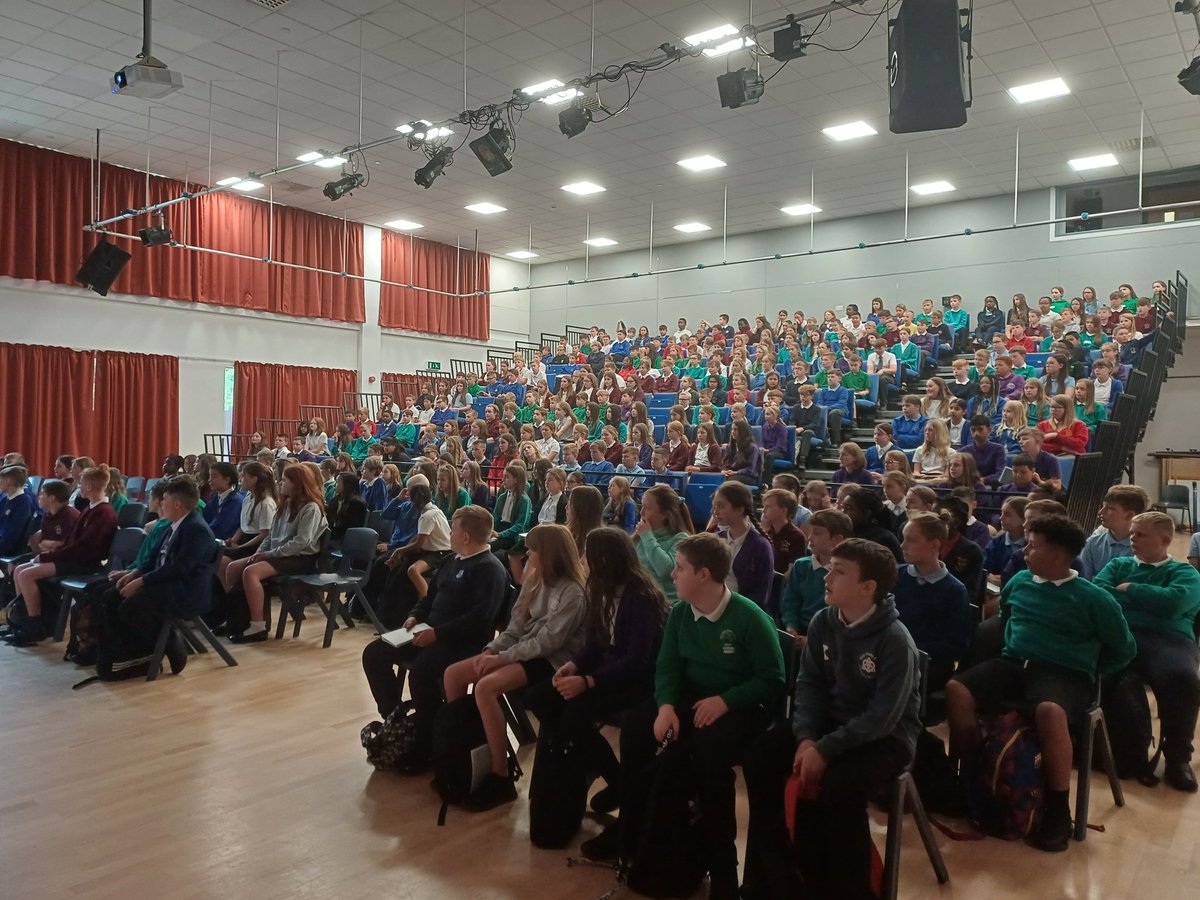 RODS_Transition's tweet image. Students are finishing their first day with a talk from our Head of KS3 - Mr Grayston about Positive Discipline!

#resilience #Transition @Rodillian_Ac