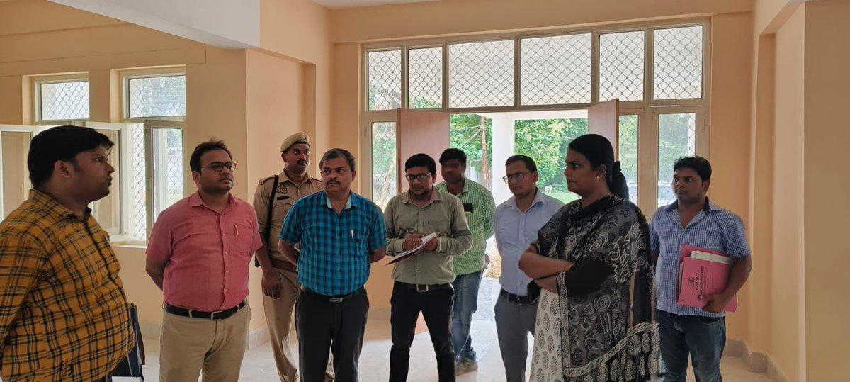 CdoGonda's tweet photo. जिलाधिकारी महोदया गोंडा के निर्देश के क्रम में आज दिनांक 10.07.2023 को अधिशासी अभियंता लोक निर्माण विभाग एवं  सहायक अभियंता ग्रामीण अभियंत्रण विभाग के साथ निर्माणाधीन राजकीय इंजीनियरिंग कॉलेज गोंडा की जांच @ChiefSecyUP @CMOfficeUP @dmgonda2 @UPGovt https://t.co/xY4RPQodd0