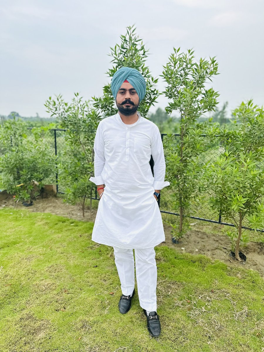 gurkeerataulak1's tweet photo. तुम अच्छे हो तो बन के दिखाओ
हम बुरे है तो साबित करो
#minister #MLA #bilaspur #up22 https://t.co/fslDp8nVsb