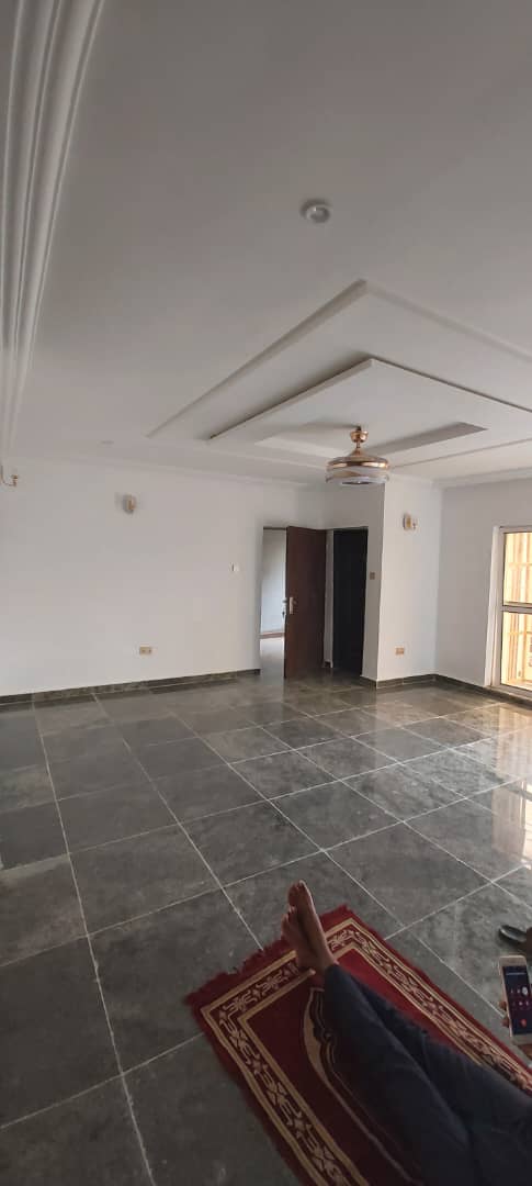 For sale
2 Bedroom flat 
Spacious dining
Fully kitted kitchen
Living room with toilet
Located in a serene and secure estate in Apo Dutse
Price: #35m
A/L: 5%
#AbujaTwitterCommunity #Abuja 
<a href="/abujastreets/">Abuja Streets</a> <a href="/kaytiki/">14Kay♠</a> <a href="/mr_elsolomon/">King El👑</a>
