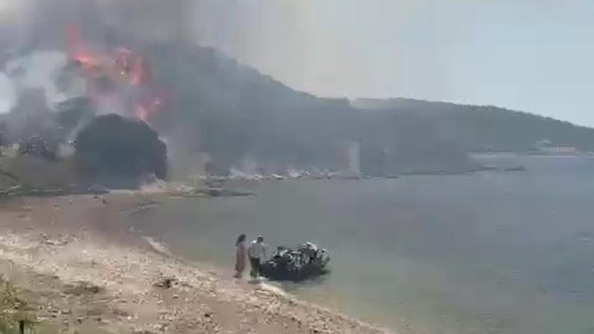 Vatandaşlar denizden tahliye ediliyor
devhaber.net/vatandaslar-de…
#izmir #aliaga #yangin