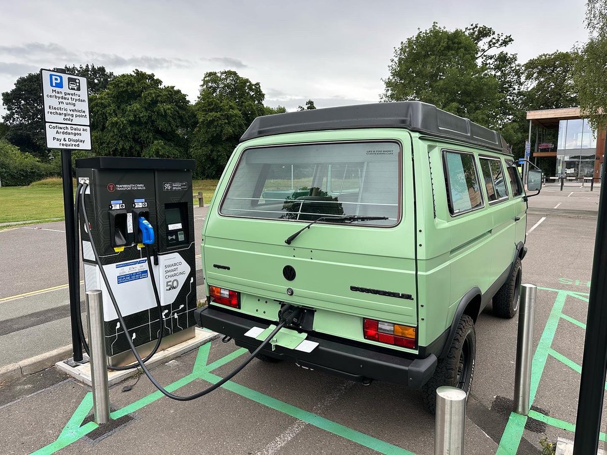 elecclassiccars's tweet image. CCS rapid charging the VW Syncro. ⚡️😎👍 #voltswagen #vwsyncro #vwsyncro4x4 #vwcamper