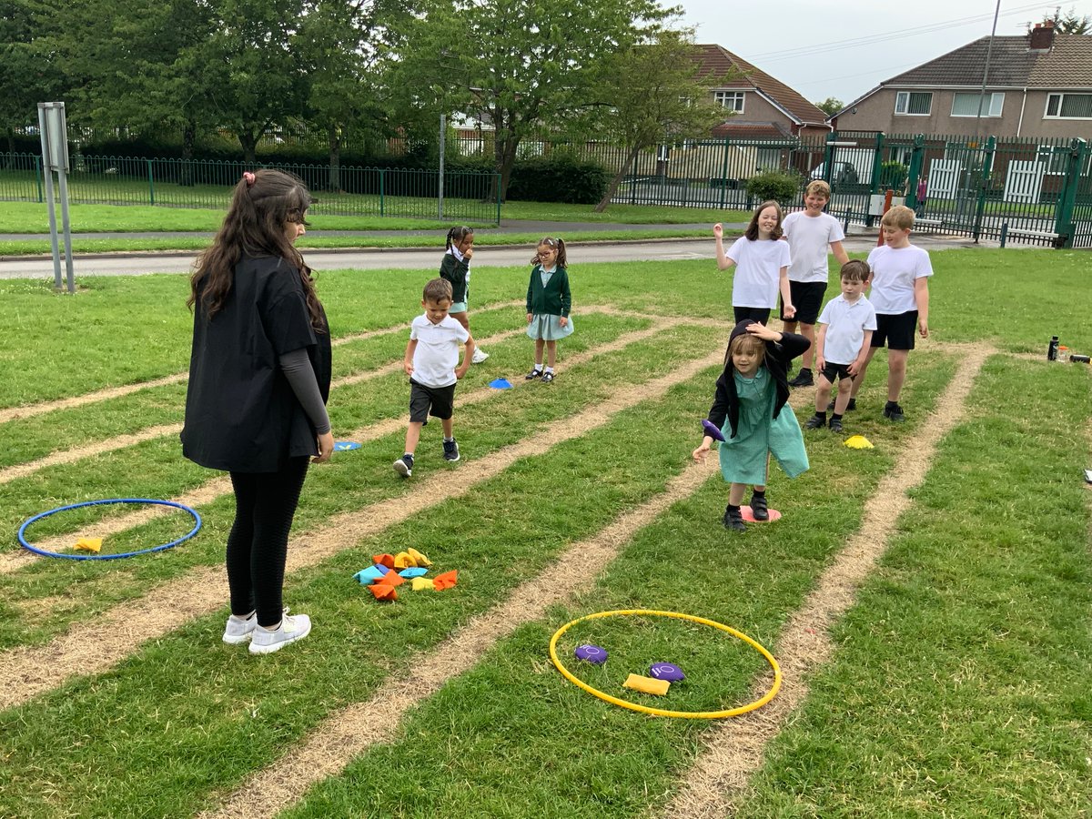 Plantation Primary School - Mr Sanders (@ppmrsanders) on Twitter photo ⚽️🎾We had a fantastic time delivering sports activities to <a href="/PlantationEYFS/">Plantation Primary School - EYFS</a> this morning!🏀🏈
The little ones were brilliant! Well done to all of the children in Miss Lennon’s class!
Thank you to <a href="/MrNoblettPE/">Stephen Noblett</a> for helping us create our activities!
<a href="/PlantationPS/">Plantation Primary School</a> 
<a href="/PlantationPE/">Plantation Primary P.E & Sport</a> ⚽️🎾We had a fantastic time delivering sports activities to <a href="/PlantationEYFS/">Plantation Primary School - EYFS</a> this morning!🏀🏈
The little ones were brilliant! Well done to all of the children in Miss Lennon’s class!
Thank you to <a href="/MrNoblettPE/">Stephen Noblett</a> for helping us create our activities!
<a href="/PlantationPS/">Plantation Primary School</a> 
<a href="/PlantationPE/">Plantation Primary P.E & Sport</a>