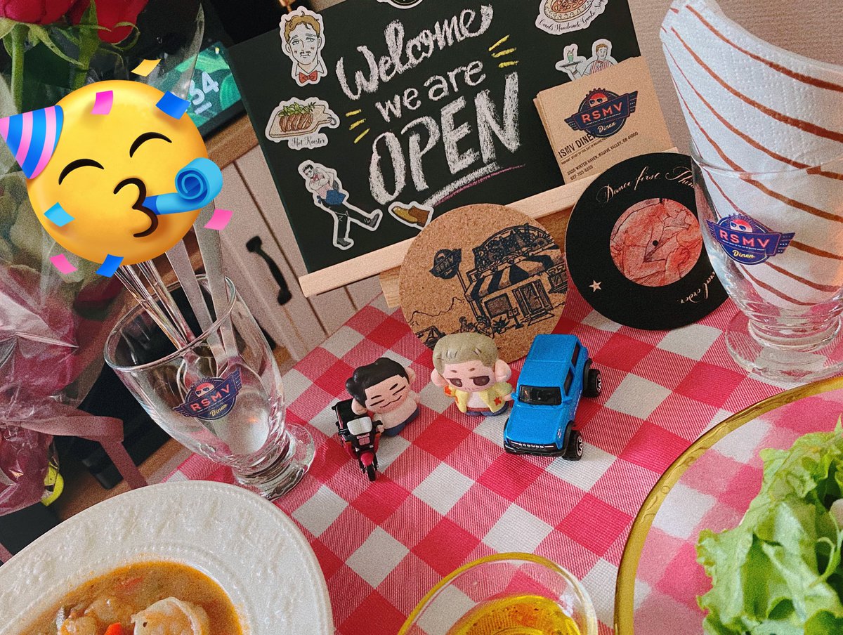 lisaxtgm's tweet photo. 週末に🐓🐺テーマの自宅コラボカフェやったので自慢しちゃう❣️😋

料理考案・料理
リサ

メニュー・ショップカードデザイン
なちさん(@nachiii_253D )

メニュー名考案・伝票・レコードデザイン
せりさん(@cerriiee )

料理・メニュー名考案・シールメインデザイン
uniさん(@roo_nanono ) https://t.co/LIrJmL16Cx