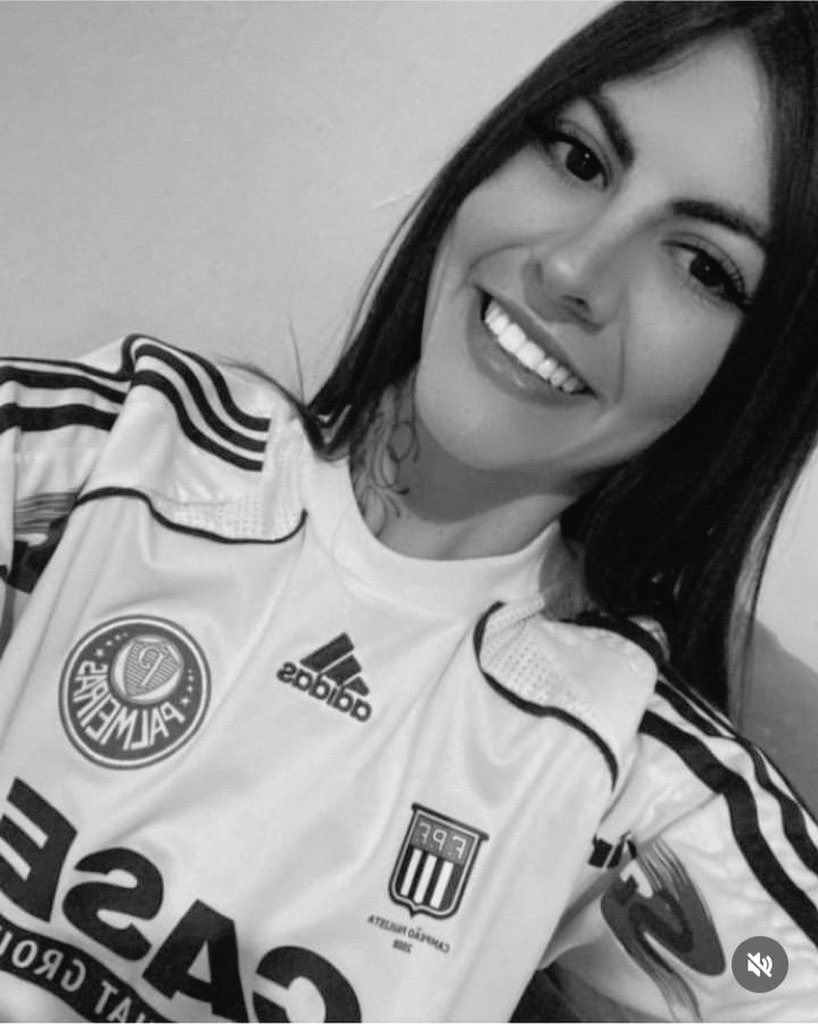 caroolsep's tweet photo. Um dia triste para o futebol brasileiro. Um dia terrível! Ela estava na fila para entrar no estádio, saiu de casa para ver seu time do coração, pra se divertir… e não voltou! Não há palavras que possam descrever tamanha tristeza. Descanse, Gabi! Todo meu apoio à família 🤍 https://t.co/6E6OuUNG37