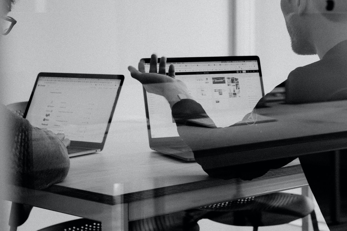 Sumir notendur lentu í vandræðum með að nota vefinn okkar síðan á fimmtudag.
Erfitt var að framkalla villuna og þ.a.l. að laga hana. Við teljum okkur þó vera búin að finna orsök og laga.

Við afsökum þau vandræði sem þetta hefur valdið og þökkum þeim sem tilkynntu okkur villuna.