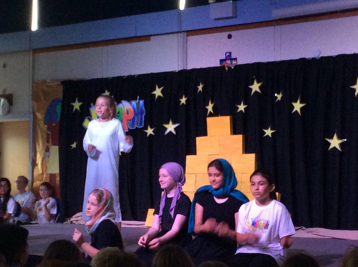 StVincentsPr's tweet photo. KS2 are being treated to the first showing of the Y6 production of Joseph this afternoon. 🐪 🇪🇬 🧥 🎵#passionateaboutlearning #gogojoseph https://t.co/RmzMmijYKK