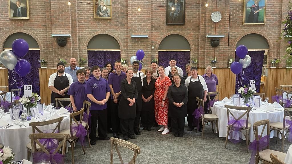The @WycliffeCollege senior catering team (well almost all of us 😆) creating and serving fabulous food everyday. Such an amazing team to be part of!
#teamwork #welovefood #holroydhowe #feedingindependentminds #allyawningnow