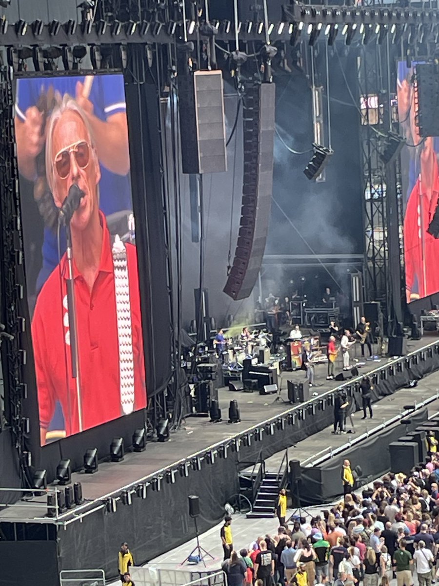 Lesetrangers's tweet photo. ⁦@paulwellerHQ⁩ ⁦@blurofficial⁩ what a super evening of music at ⁦@wembleystadium⁩ ⁦@garythomasball⁩ https://t.co/QUJtOx2OVw