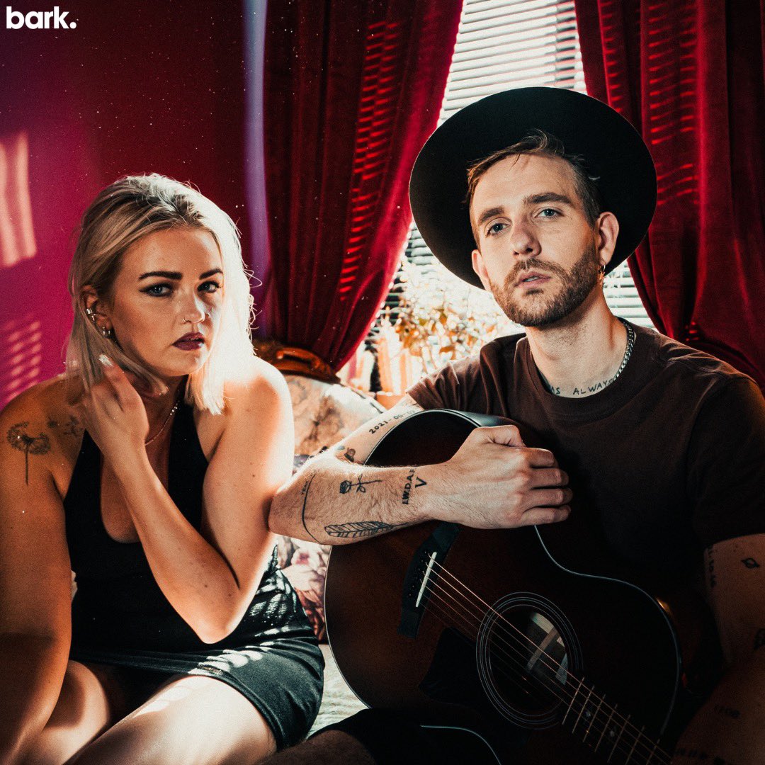 barkdotpr's tweet image. Thanks to @EARMILK for featuring @SmithandThell’s single ‘We Were in Love’!