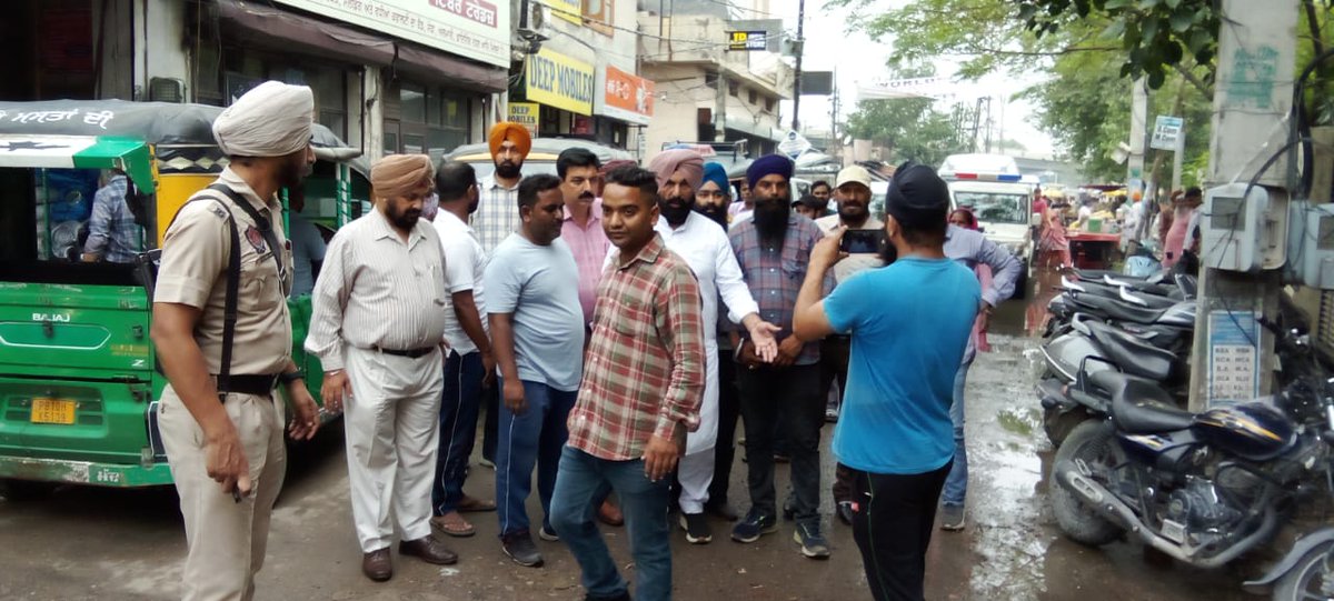 mcldhofficial's tweet photo. *MLA Sidhu launches cleanliness drive with focus on regular cleaning of road gullies*
.
.
#HeavyRainfall #MCL #MCLudhiana #Rainyseason #Monsoon #rainfall #rainyday #nature #Workinginrain #workhard #GovtofPunjab #CMOPunjab https://t.co/aUWLtIjOoG