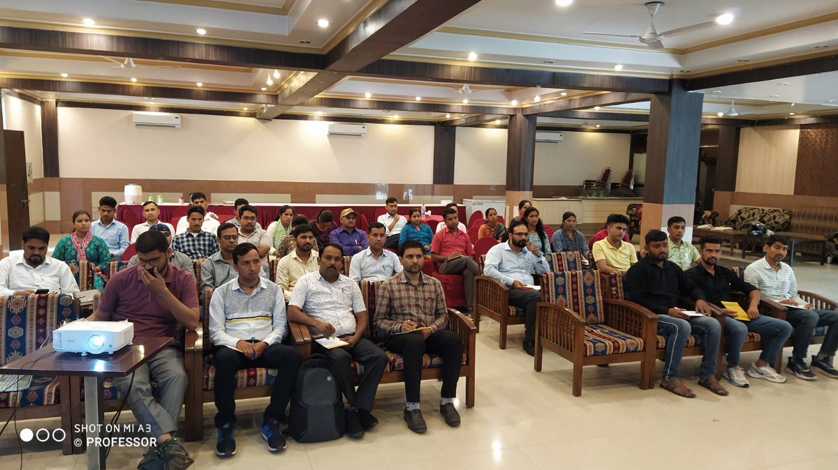 Usrlm_Haridwar's tweet photo. Producer groups and producer company training given by Mr Girish from NIRD with the help of Usrlm to all DTEs  and himothan staff understanding how member of organisation works in rural areas to improve  livelyhood of SHGs https://t.co/3t0PW7l6IS