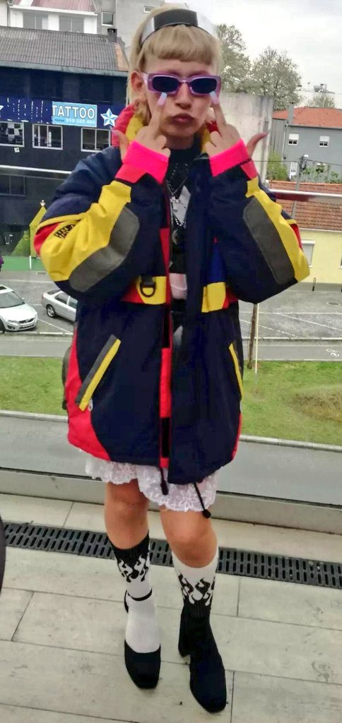 erva_roxa's tweet photo. Só porque este outfit estava lindo quem dizer que não tem inveja 💀 https://t.co/Aa5KbTAGDj