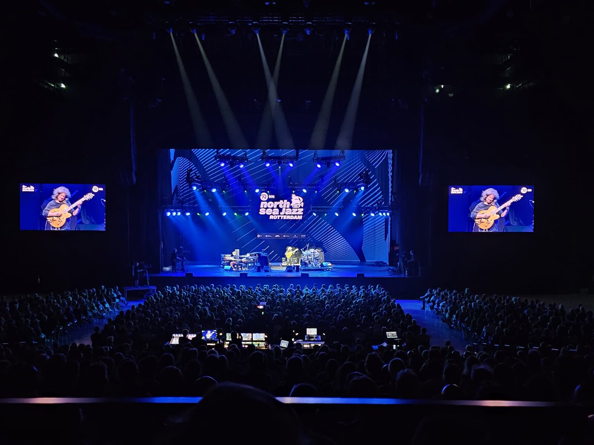 harpandsoul's tweet photo. 🙏 stringwizzard @PatMetheny + #ChrisFishman on everything + #JoeDyson drumms started from a reflective mode that took flight through contrast to give light to the touching soulstrings; a story that goes straight to the heart! 🎶 @northseajazz 💕 best birthday present ever! 🙏 https://t.co/tFclbYIwjz