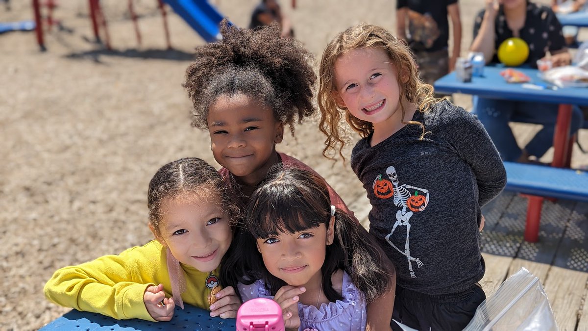 We still have a few spots left for Kindergarten. If you have a student that will be 5 years old by  August 31.

Tenemos espacio limitado que se está llenando rápidamente. Si tiene un estudiante que cumplirá 5 años antes del 31 de agosto.