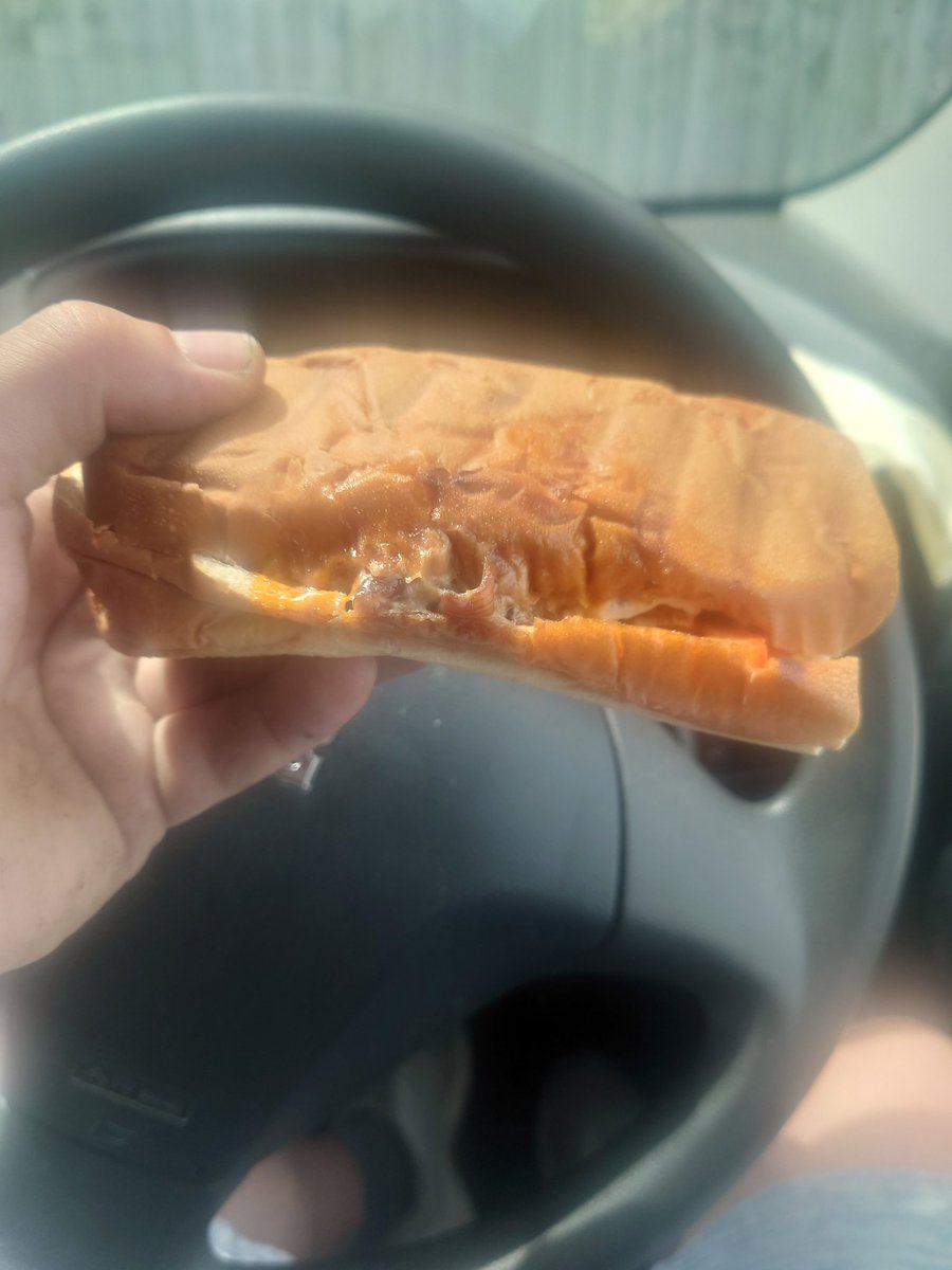 Hursty0110's tweet photo. @SubwayUK £6 quid for that? And zero salad available to add now you have changed your menu.

Shocking. Won't be using your establishments again any time soon. https://t.co/qaV24VEIfm