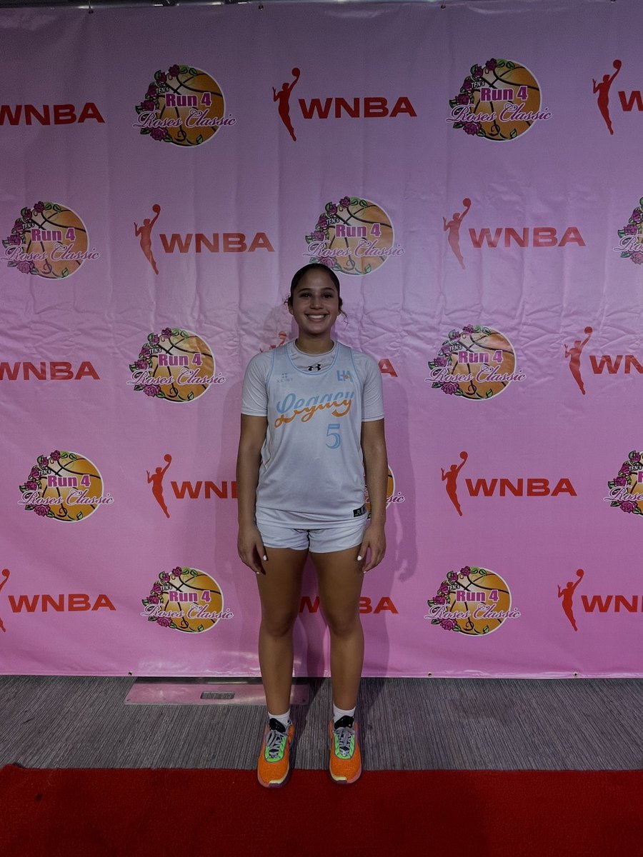 cecedavis23's tweet photo. Been having fun at the @TFNsRun4Roses tournament, getting better and meeting some new people. Great experience so far💗.@Legacy_HoopsAAU @LegacyHoopsAca @EbonyDanielle_ @tajrichjr @eathoops https://t.co/nEgp5f51NI