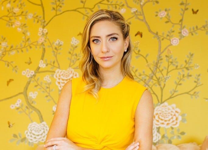 ArjunMahadevan's tweet image. She started a dating app called Bumble in 2014 that let women make the first move and became the youngest self-made billionaire in the world.

Nearly 9 years and countless Bumble weddings and babies later, she&apos;s celebrated over 1.5 billion first moves.

Here are 4 pieces of…