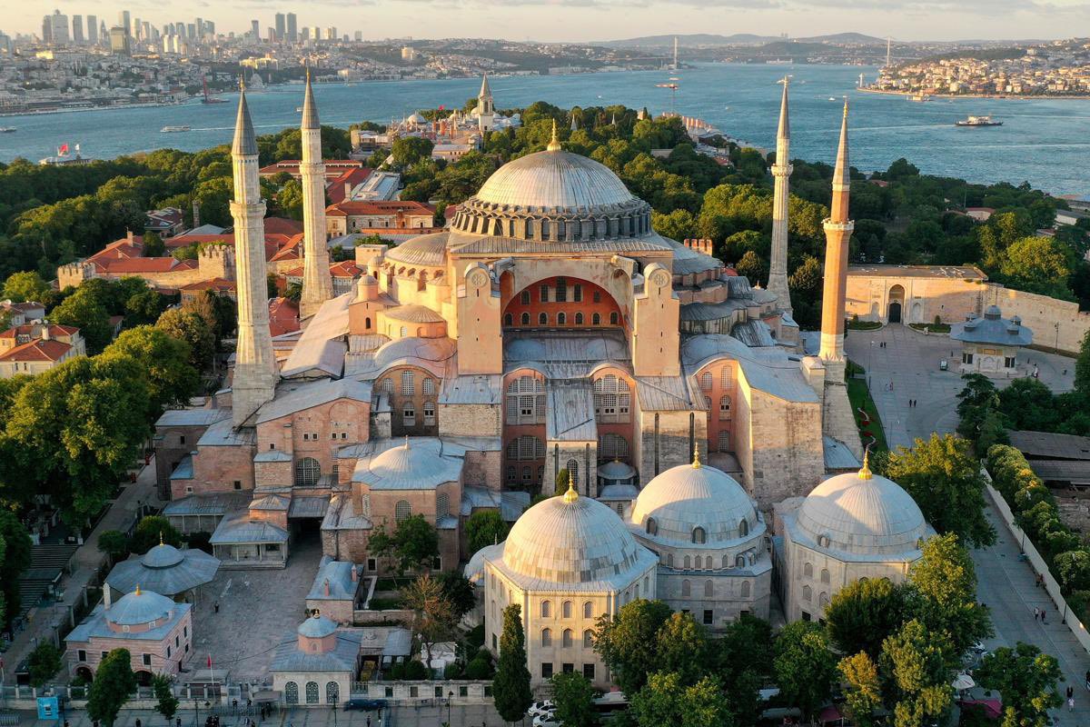 zafercoktan's tweet photo. 10 Temmuz 2020 

Fethin ve Fatih’in mirası, Cumhurbaşkanımız @RTErdogan’ın 86 yıl sonra esaret zincirlerini kırdığı #Ayasofya Camii nin yeniden ibadete açılışının yıldönümü .. Daim olsun.. 🌹🤲🏻 https://t.co/MweZ6w0wal
