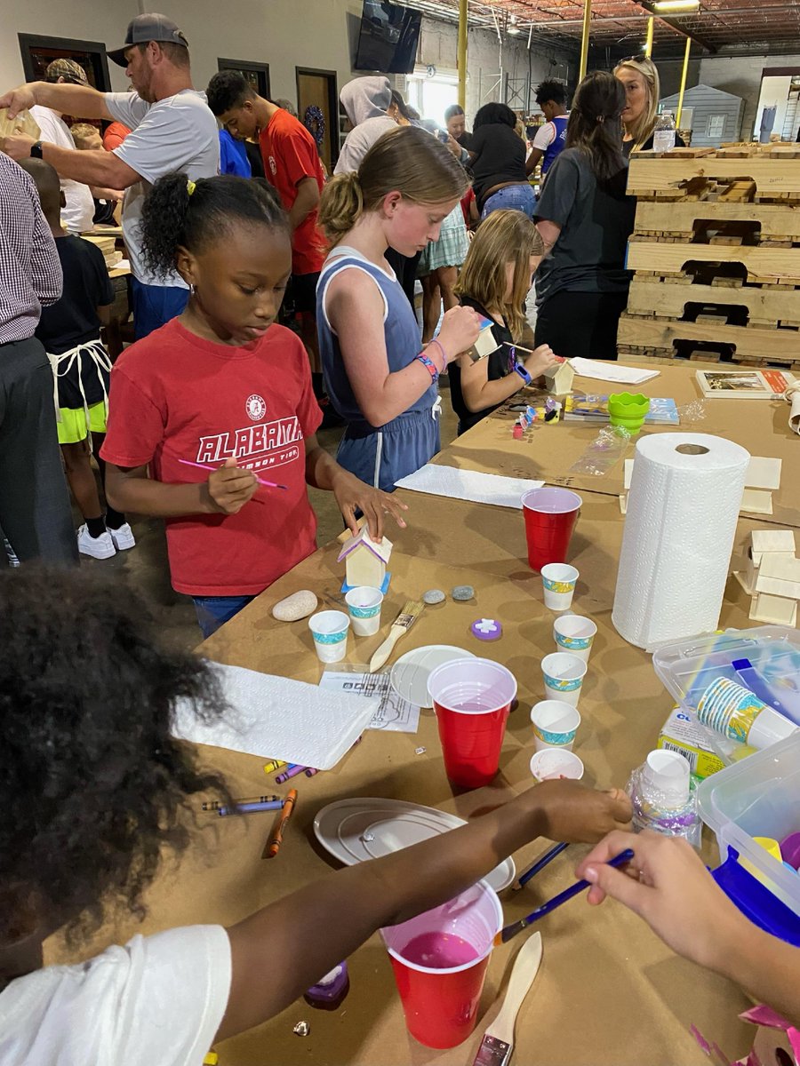 Thread_TFI's tweet image. Young men of Team Focus and their families joined us for breakfast and a bird house building activity with lessons on tool safety and more! Thank you to all of the volunteers who made this day possible and to Ford Lumber for donating shop aprons and more.

#TeamFocus #Leadership