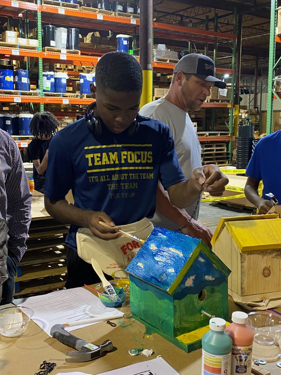 Thread_TFI's tweet image. Young men of Team Focus and their families joined us for breakfast and a bird house building activity with lessons on tool safety and more! Thank you to all of the volunteers who made this day possible and to Ford Lumber for donating shop aprons and more.

#TeamFocus #Leadership