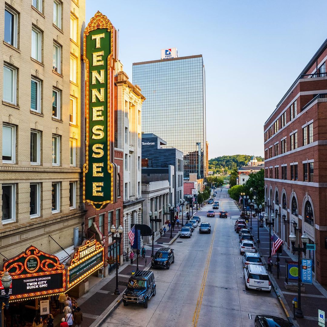 🤩 It's a good day to have a good day in Downtown Knoxville! #LoveDowntownKnox 

📷 Steven Bearden